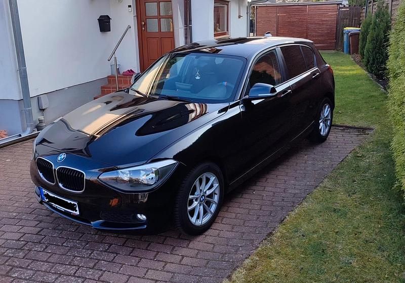 Gebraucht BMW 114 102 PS (75 kW) 2013 Schwarz Kleinwagen
