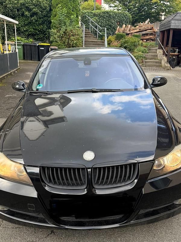 Schwarz Gebraucht 2005 BMW 318 Limousine | 2.200 € (Guter Preis) - Bild 1/4