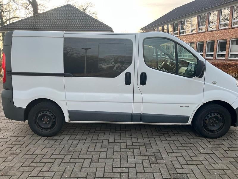 Gebraucht Renault Trafic 114 PS (83 kW) 2014 Weiß Van / Kleinbus