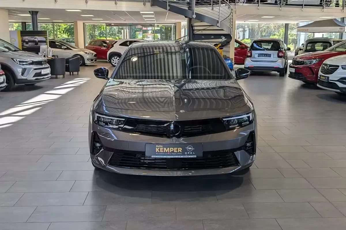 Gebraucht Opel Astra 181 PS (133 kW) 2025 Grau metallic Kleinwagen