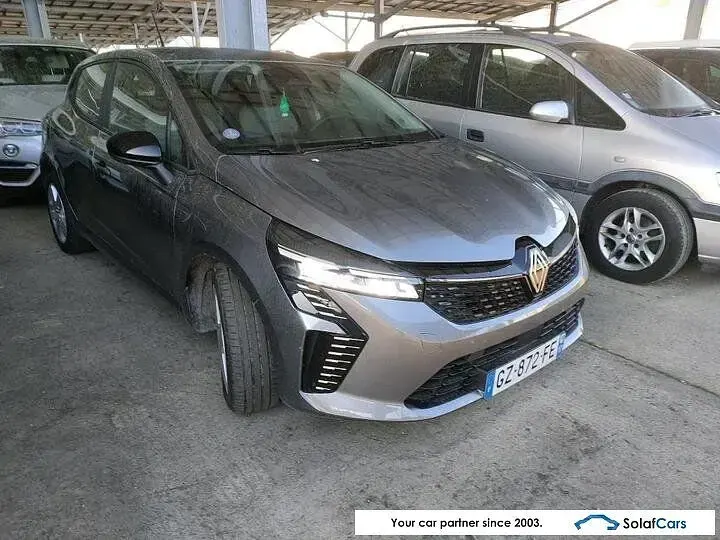 Używany Renault Clio V Evolution 143 KM (105 kW) 2024 Szary Sedan/Limuzyna