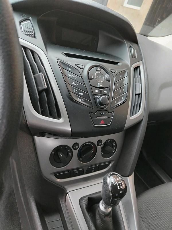 Gebraucht Ford Focus 125 PS (91 kW) 2014 Schwarz Kombi