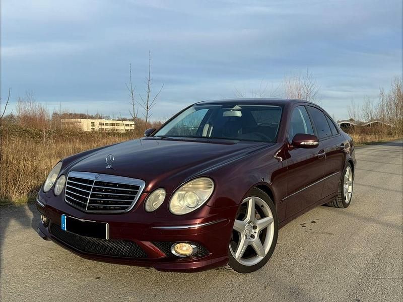 Rot Gebraucht 2007 Mercedes E500 Avantgarde Limousine | 9.990 € (Fairer Preis) - Bild 1/4