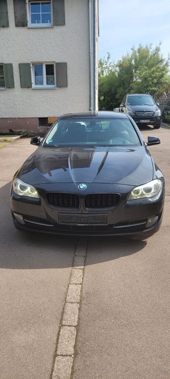 Schwarz Gebraucht 2011 BMW 530 Sport Line Limousine | 9.600 € (Superpreis) - Bild 1/4