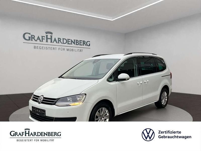 Weiß Gebraucht 2021 VW Sharan Comfortline Van / Kleinbus | 28.888 € (Fairer Preis) - Bild 1/4