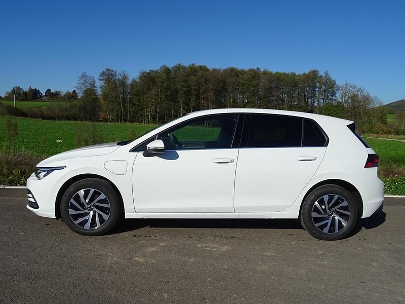 Gebraucht VW Golf VIII Style 204 PS (150 kW) 2022 Pure white Limousine