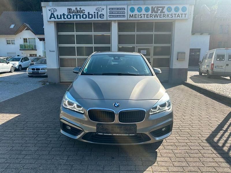 Silber Gebraucht 2017 BMW 218 Active Tourer Advantage Van / Kleinbus | 10.999 € (Superpreis) - Bild 1/4