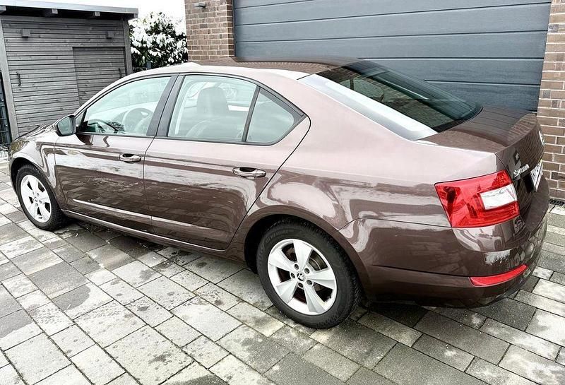 Gebraucht Skoda Octavia Elegance 140 PS (102 kW) 2013 Braun Limousine