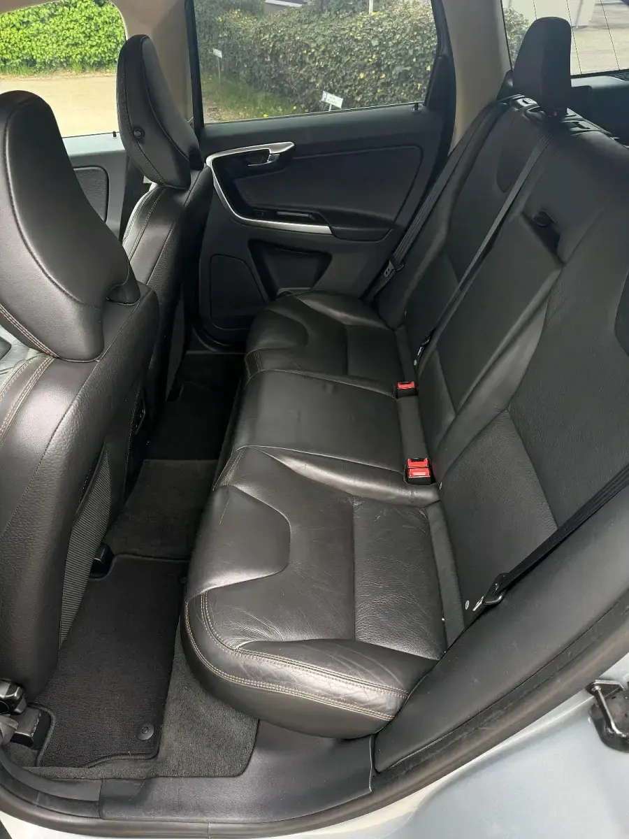 Gebraucht Volvo XC60 Momentum 163 PS (119 kW) 2010 Silber SUV