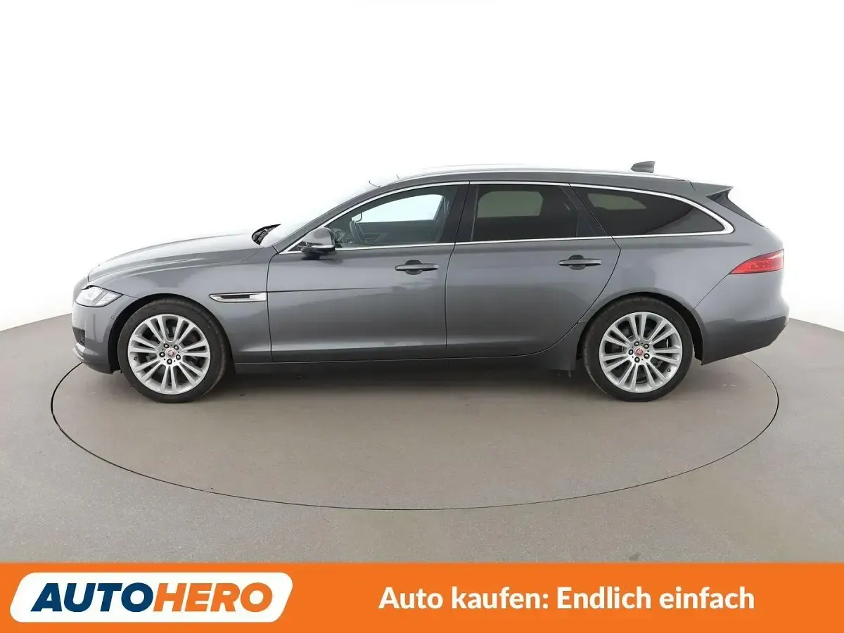 Gebraucht Jaguar XF Portfolio 241 PS (177 kW) 2018 Gray Kombi