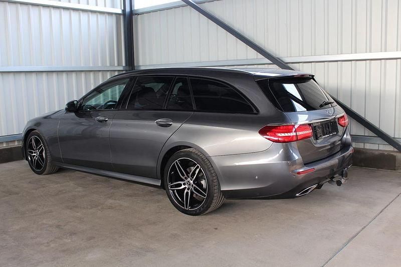 Gebraucht Mercedes E220 AMG line 194 PS (142 kW) 2018 Grau Kombi
