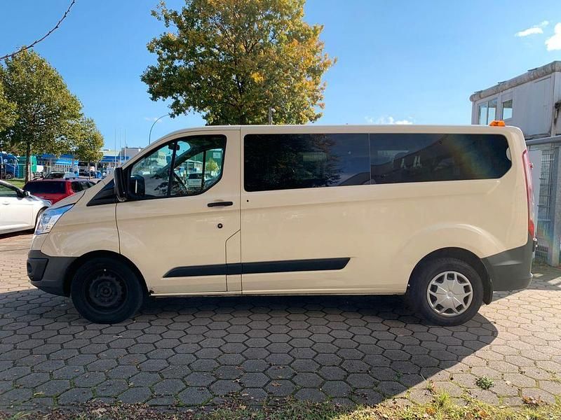 Gebraucht Ford Tourneo 131 PS (96 kW) 2018 Beige Van / Kleinbus