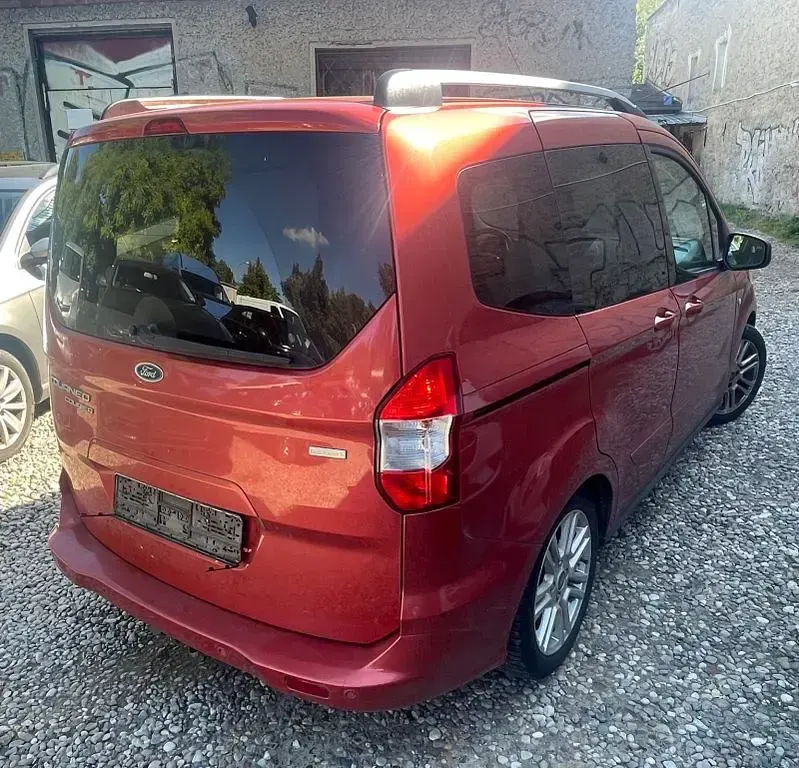 Gebraucht Ford Tourneo Courier Titanium 101 PS (74 kW) 2015 Rot Van / Kleinbus