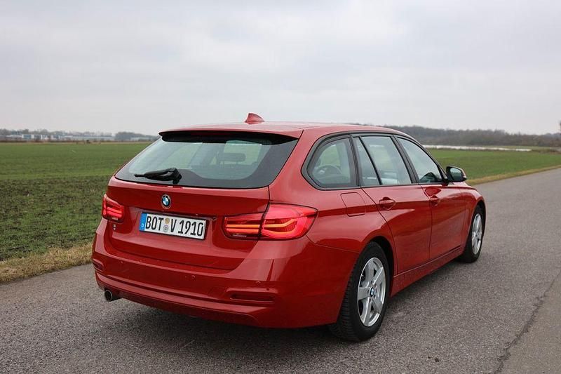 Gebraucht BMW 318 150 PS (110 kW) 2016 Rot Kombi