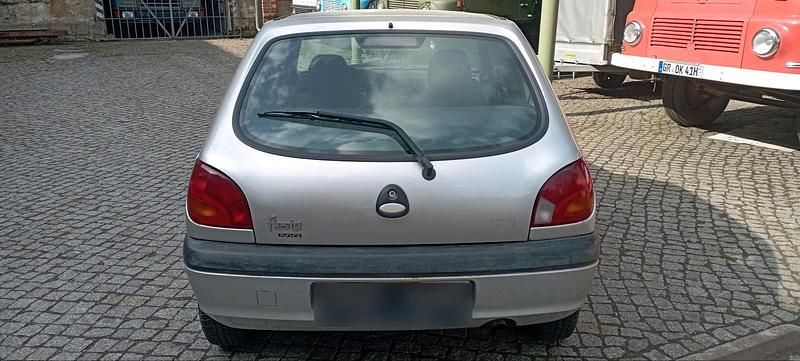 Gebraucht Ford Fiesta 75 PS (55 kW) 2002 Silber Kleinwagen