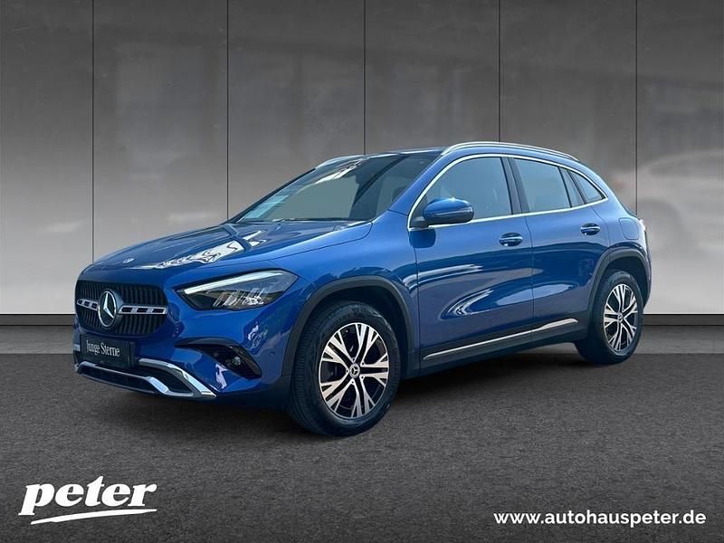 Metalliclack spektralblau Gebraucht 2024 Mercedes GLA220 Advanced SUV | 41.370 € (Guter Preis) - Bild 1/4