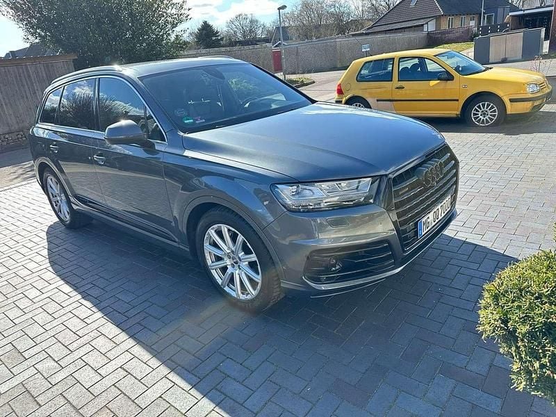 Grau Gebraucht 2016 Audi Q7 SUV | 23.000 € - Bild 1/4