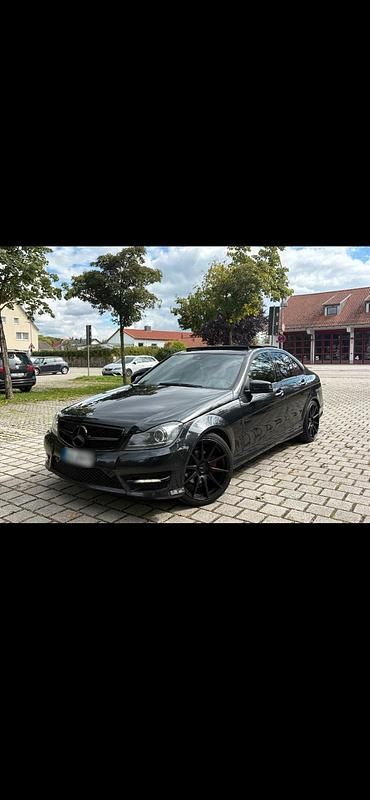Schwarz Gebraucht 2011 Mercedes C250 AMG Limousine | 11.500 € (Teuer) - Bild 1/4