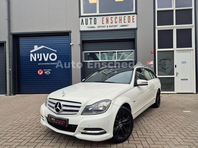 Weiß Gebraucht 2012 Mercedes C180 Avantgarde Limousine | 6.450 € (Superpreis) - Bild 1/4