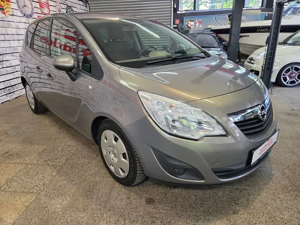 Gebraucht Opel Meriva Edition 101 PS (74 kW) 2012 Muskatgrau/pepperdust (metallic) Van / Kleinbus