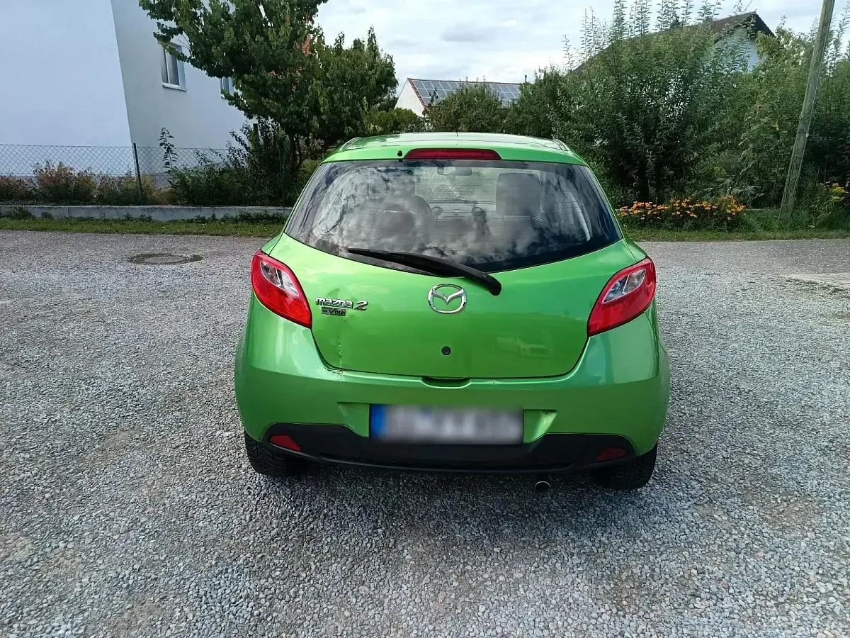 Gebraucht Mazda 2 75 PS (55 kW) 2011 Grün Kleinwagen