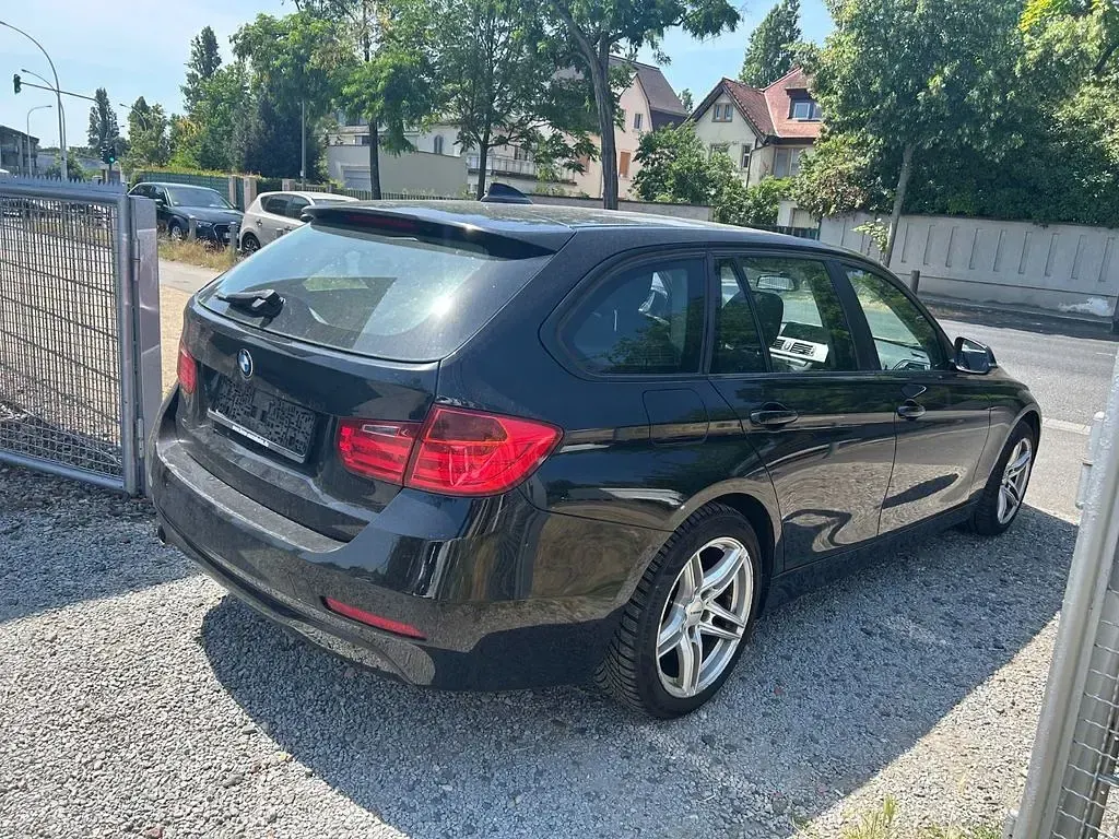 Gebraucht BMW 318 143 PS (105 kW) 2013 Schwarz Kombi
