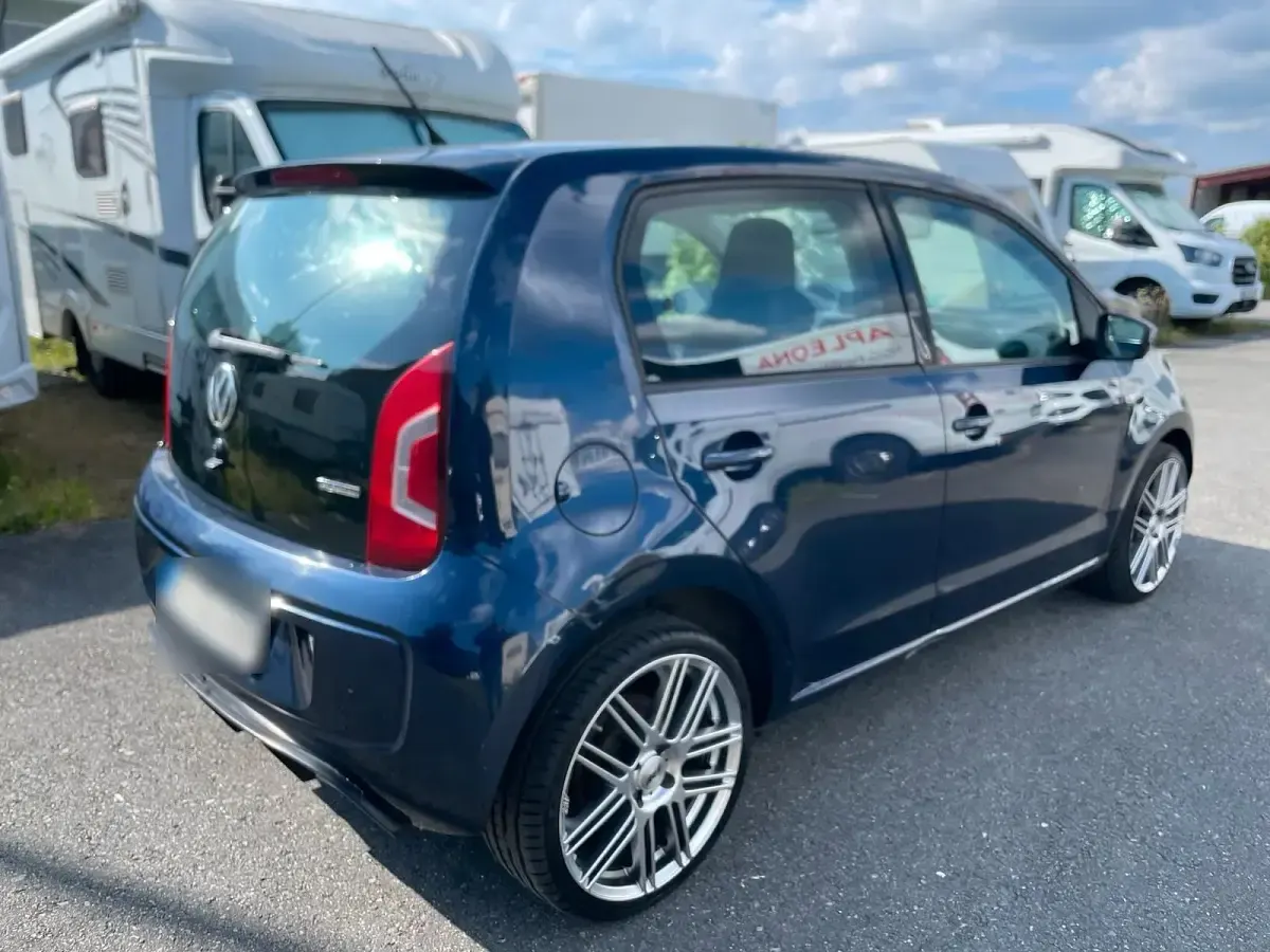 Używany VW up! 74 KM (54 kW) 2014 Niebieski Hatchback