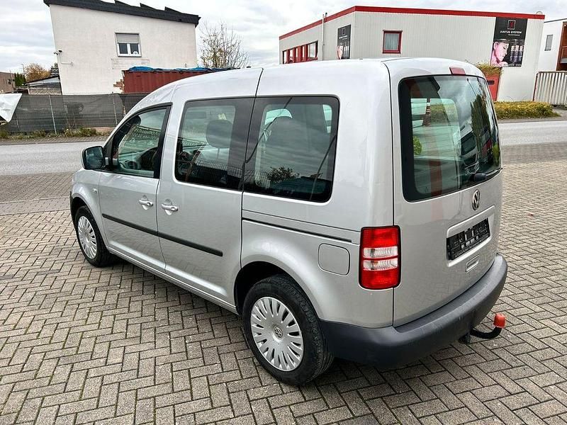 Gebraucht VW Caddy Trendline 109 PS (80 kW) 2012 Silber Van / Kleinbus