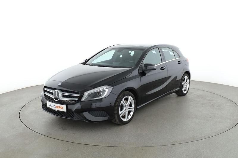Schwarz Gebraucht 2015 Mercedes A180 Urban Limousine | 13.920 € (Fairer Preis) - Bild 1/3