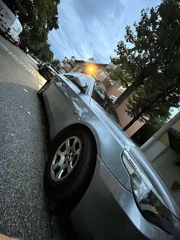 Second-hand BMW 523 177 CP (130 kW) 2006 Gri Berlinǎ