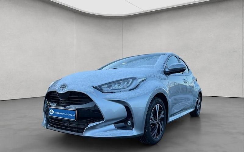 Neu Toyota Yaris Hybrid 116 PS (85 kW) 2025 Silber Limousine