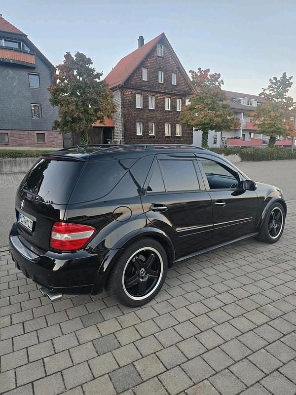 Schwarz Gebraucht 2008 Mercedes ML420 AMG SUV | 7.900 € (Fairer Preis) - Bild 1/4