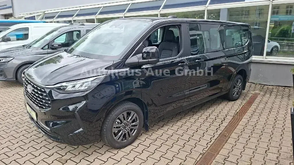 Gebraucht Ford Tourneo Titanium 170 PS (125 kW) 2025 Schwarz Van / Kleinbus
