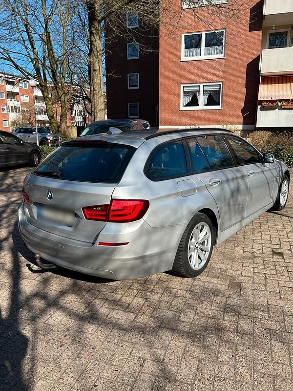 Gebraucht BMW 520 184 PS (135 kW) 2011 Grau Kombi