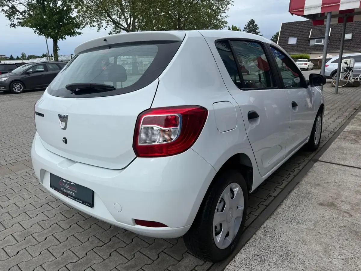 Używany Dacia Sandero 73 KM (53 kW) 2016 Biały Hatchback