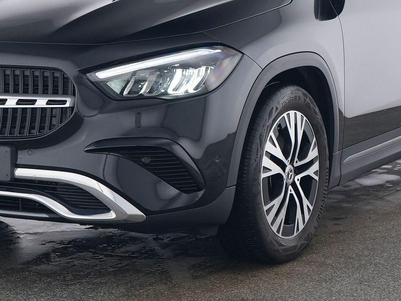 Gebraucht Mercedes GLA180 Progressive 136 PS (100 kW) 2024 Metalliclack kosmosschwarz SUV