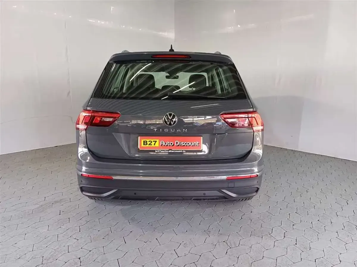 Gebraucht VW Tiguan Life 150 PS (110 kW) 2023 Grau SUV
