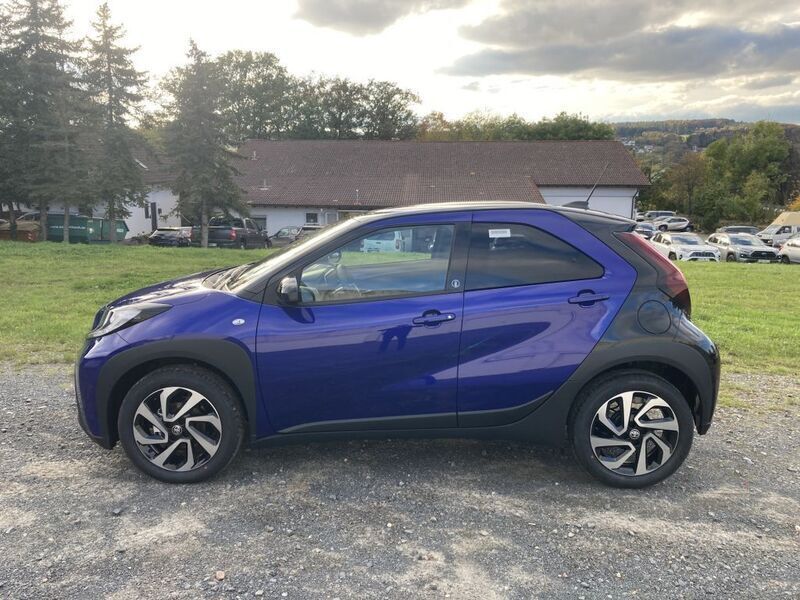 Blau Neu 2024 Toyota Aygo Team Kleinwagen | 18.850 € - Bild 1/4