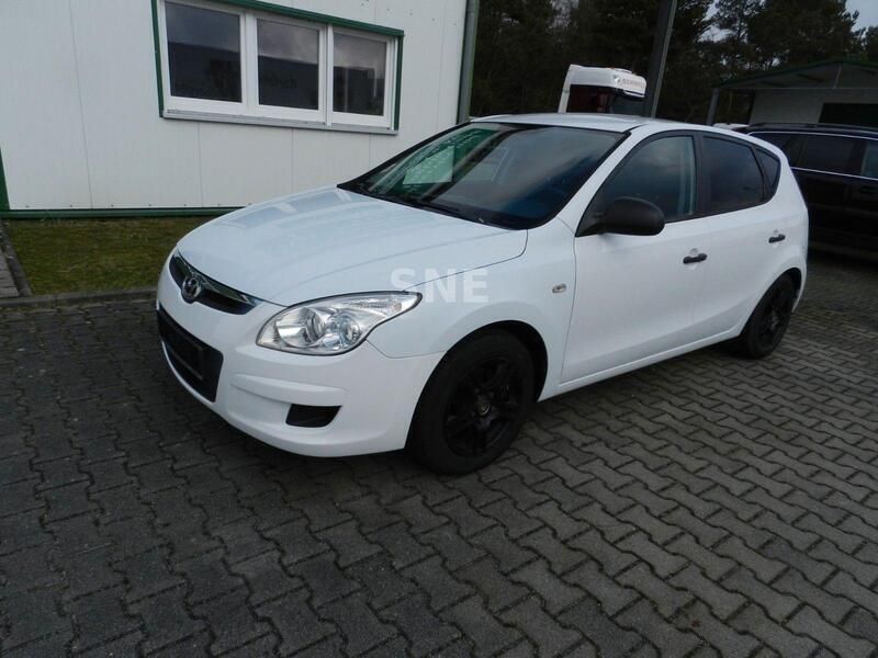 Gebraucht Hyundai i30 109 PS (80 kW) 2010 Weiß Kleinwagen