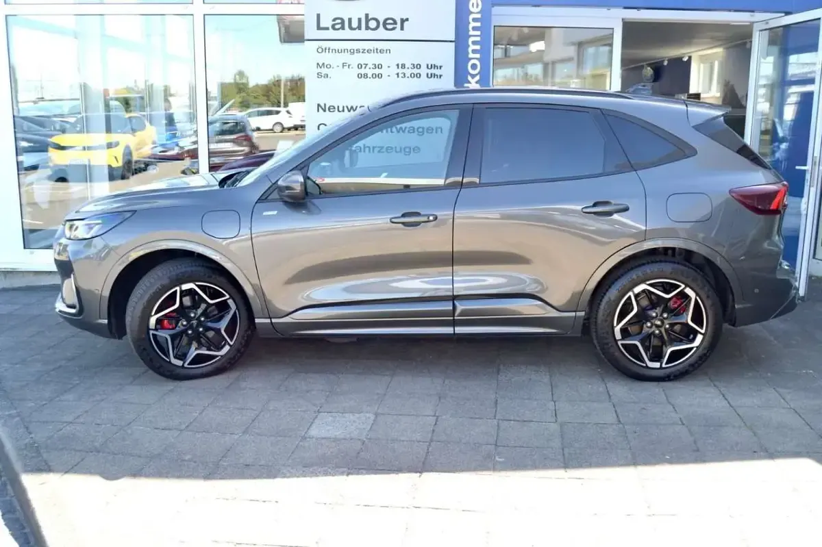 Gebraucht Ford Kuga ST-Line X 242 PS (177 kW) 2025 Grau SUV