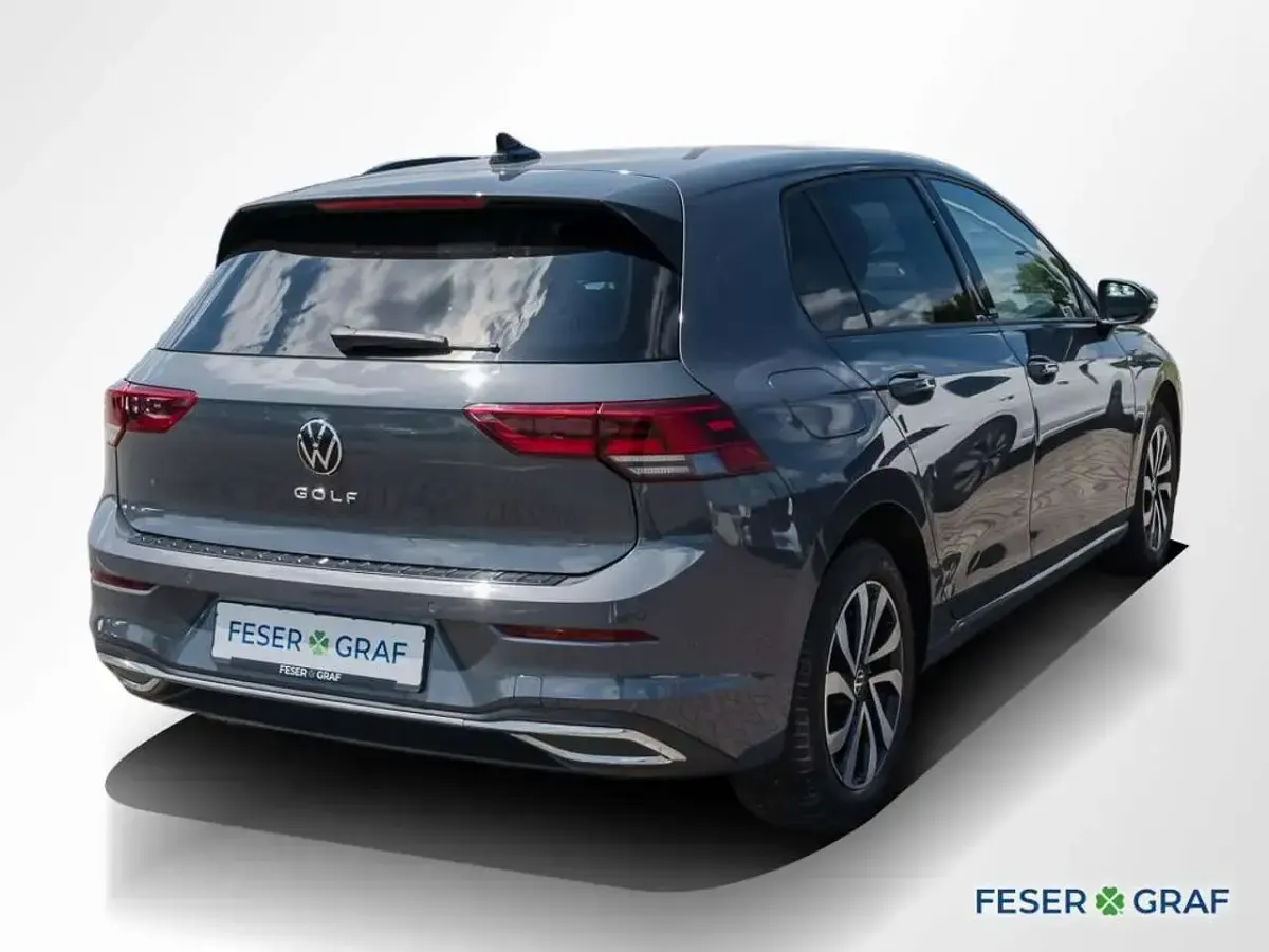 Gebraucht VW Golf VII Life 150 PS (110 kW) 2021 Delfingrau metallic Kleinwagen