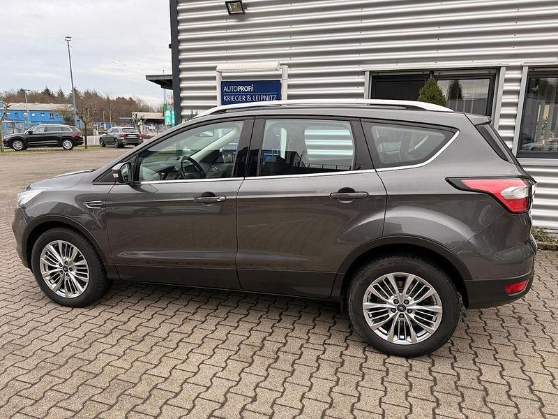 Gebraucht Ford Kuga Titanium 150 PS (110 kW) 2018 Grau (metallic) SUV