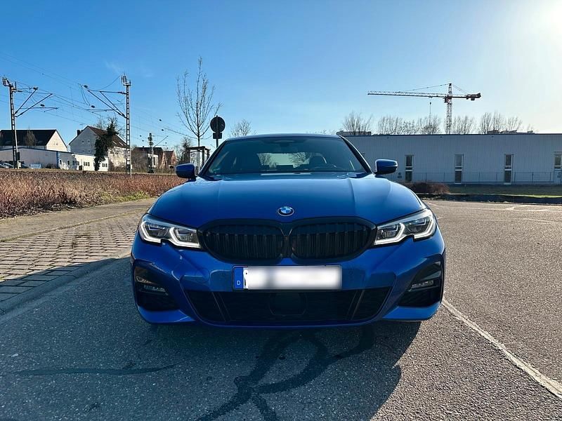 Gebraucht BMW 330 Shadowline 258 PS (189 kW) 2019 Blau Limousine