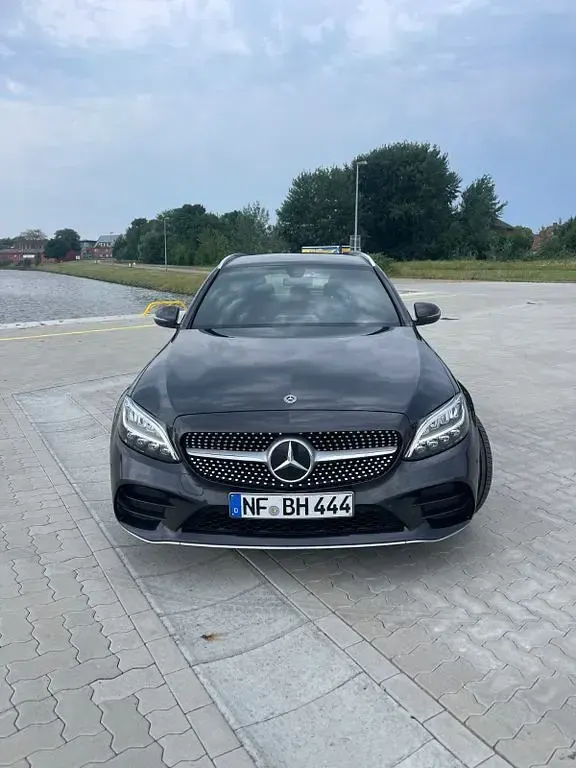 Gebraucht Mercedes C220 AMG line 194 PS (142 kW) 2019 Grau Limousine