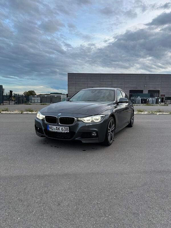 Grau Gebraucht 2017 BMW 330 M Sport Limousine | 25.500 € (Fairer Preis) - Bild 1/4