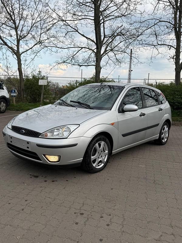 Usata Ford Focus 101 CV (74 kW) 2002 Argento Utilitaria