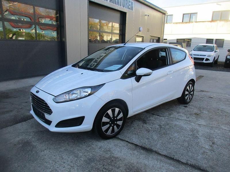 Weiß Gebraucht 2013 Ford Fiesta Trend | 5.900 € (Fairer Preis) - Bild 1/4