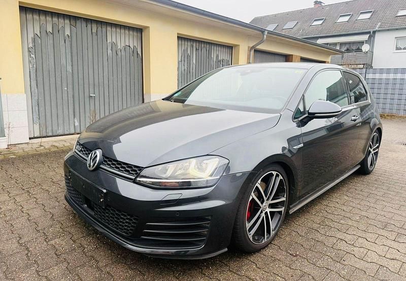 Blau Gebraucht 2016 VW Golf GTD Limousine | 12.490 € (Superpreis) - Bild 1/4