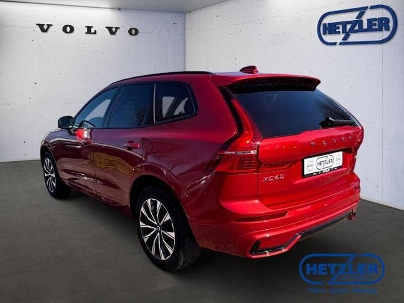 Gebraucht Volvo XC60 Plus 197 PS (144 kW) 2023 Fusion red / metallic SUV