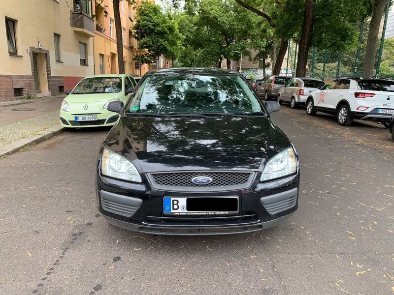 Schwarz Gebraucht 2006 Ford Focus Limousine | 800 € (Superpreis) - Bild 1/4